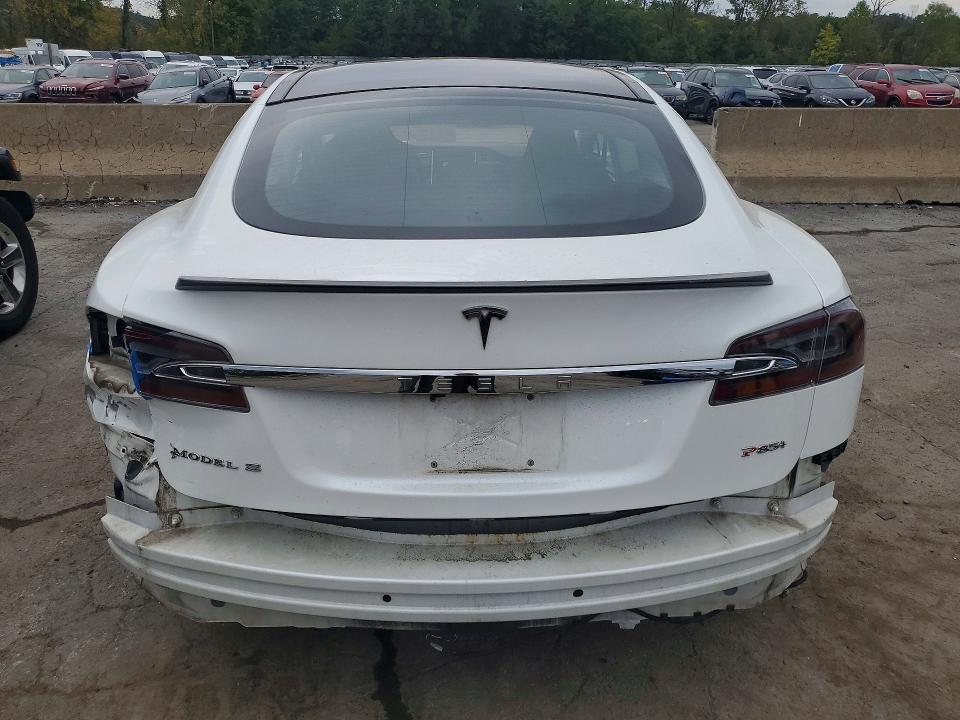 2013 Tesla Model S მანქანა იყიდება აუქციონზე, vin: 5YJSA1DP0DFP17508, აუქციონის ნომერი: 70876146