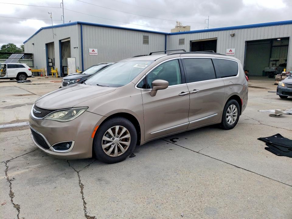 Продажа на аукционе авто 2017 Chrysler Pacifica, vin: 2C4RC1BG5HR569474, номер лота: 70603326