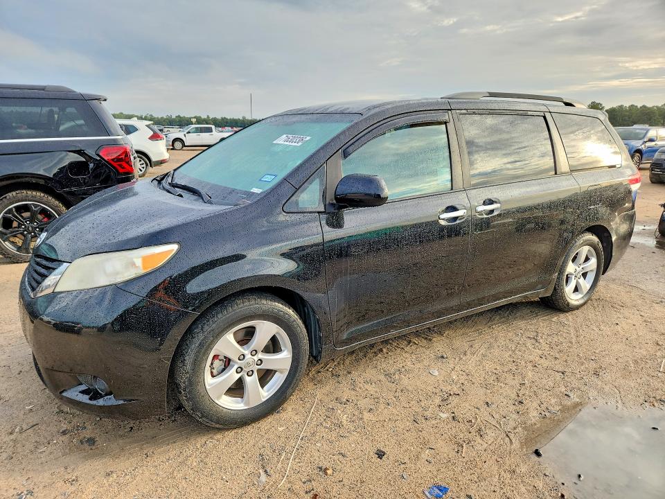 71630336 :رقم المزاد ، 5TDKK3DC2ES496819 vin ، 2014 Toyota Sienna مزاد بيع