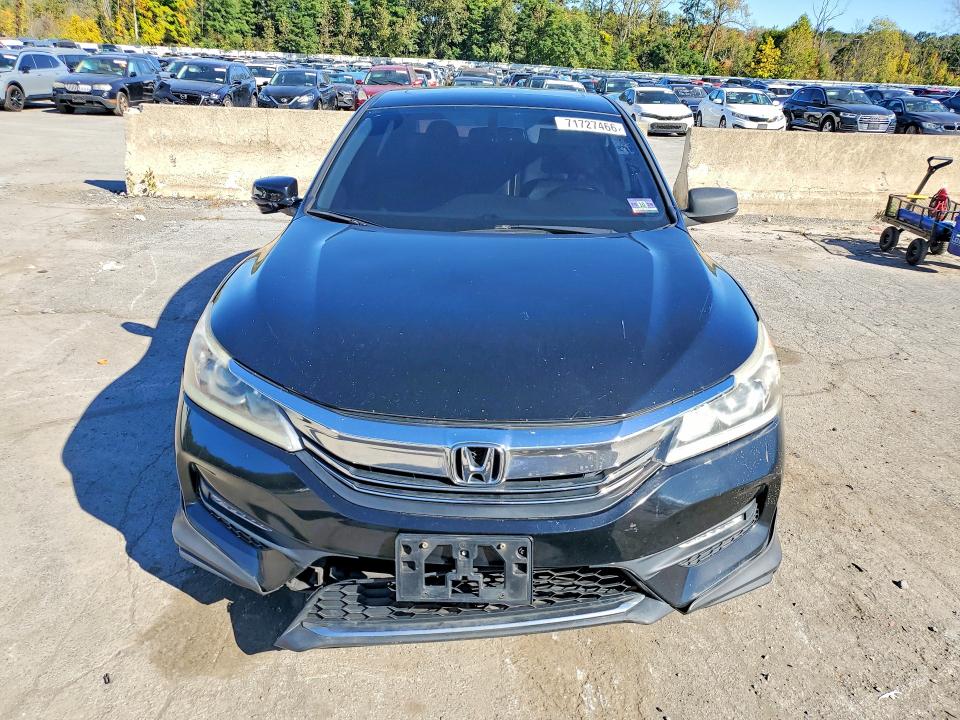 2017 Honda Accord მანქანა იყიდება აუქციონზე, vin: 1HGCR2F83HA268043, აუქციონის ნომერი: 71727466