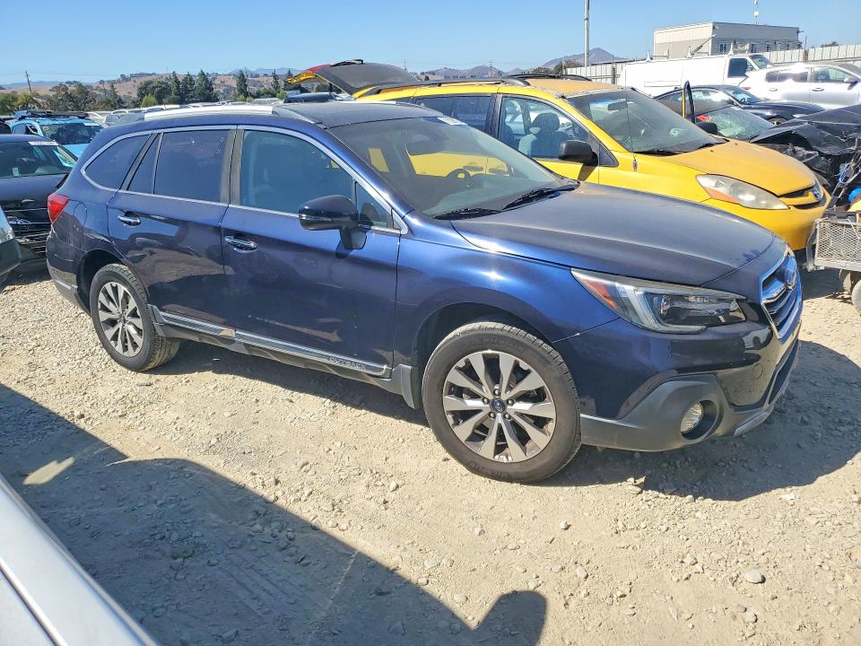 71229726 :رقم المزاد ، 4S4BSATC8J3202577 vin ، 2018 Subaru Outback مزاد بيع
