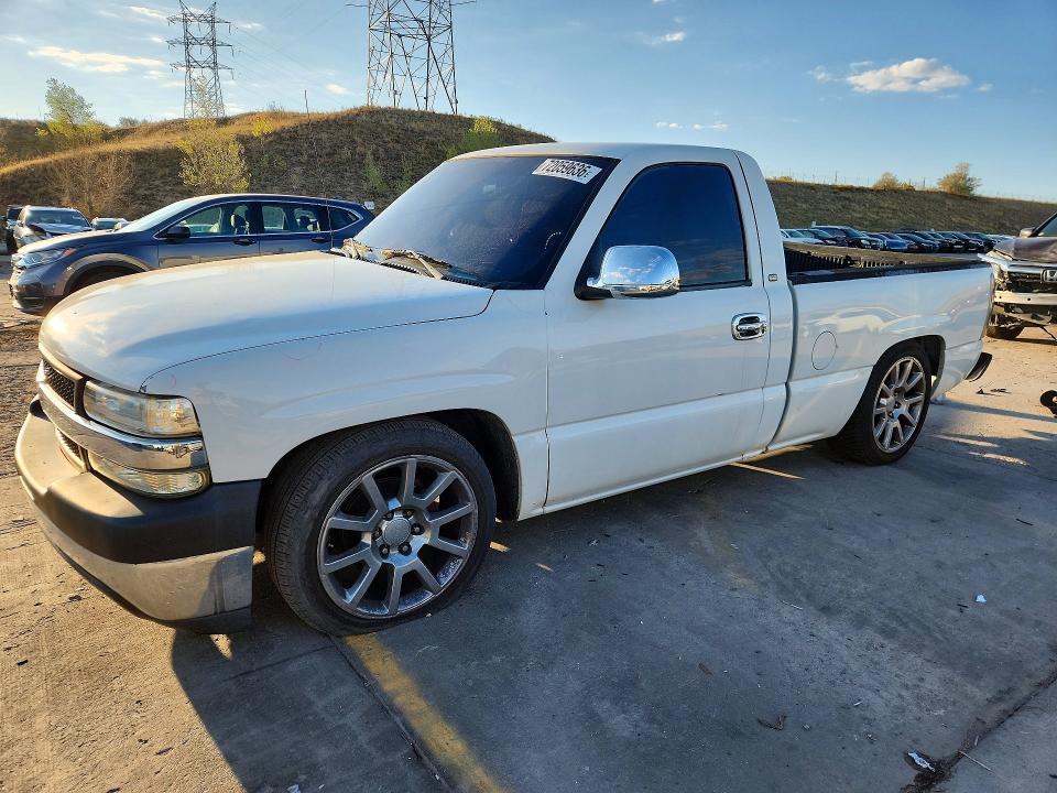 2000 Chevrolet Silverado მანქანა იყიდება აუქციონზე, vin: 1GCEC14V5YE422885, აუქციონის ნომერი: 72059636