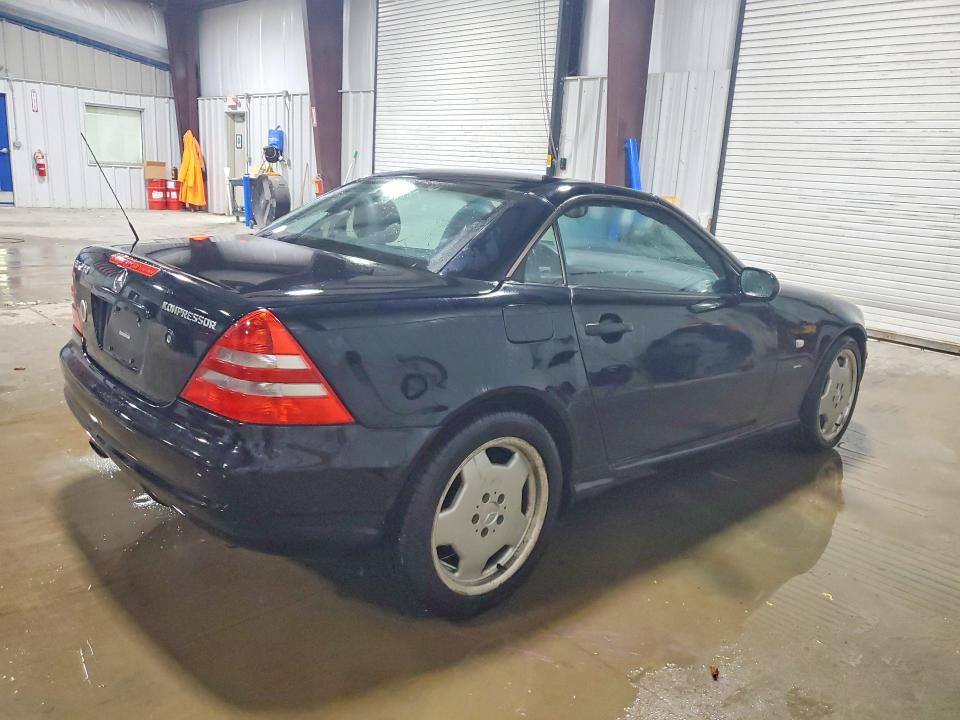 71617546 :رقم المزاد ، WDBKK47F1XF119363 vin ، 1999 Mercedes-benz Slk مزاد بيع