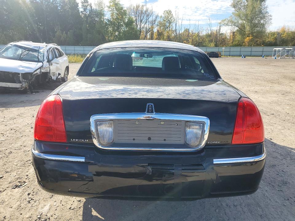 Продажа на аукционе авто 2011 Lincoln Town Car, vin: 2LNBL8CV1BX764624, номер лота: 73149606