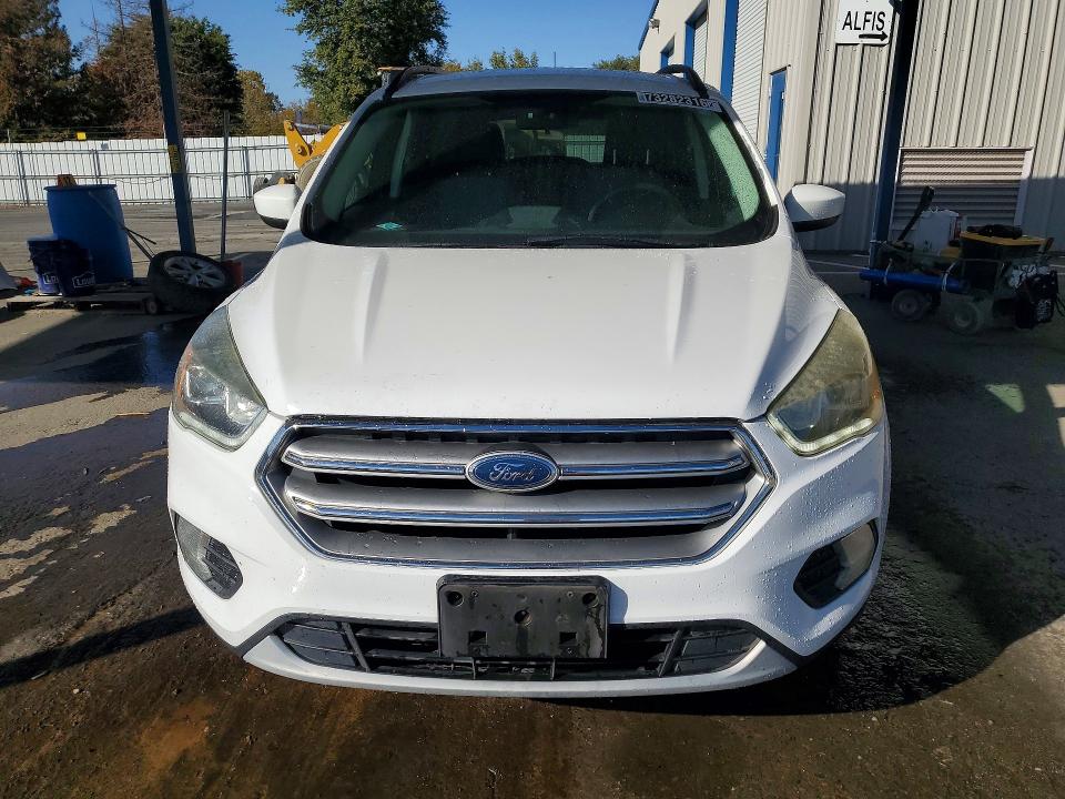 2017 Ford Escape მანქანა იყიდება აუქციონზე, vin: 1FMCU0GD6HUE76876, აუქციონის ნომერი: 73282316