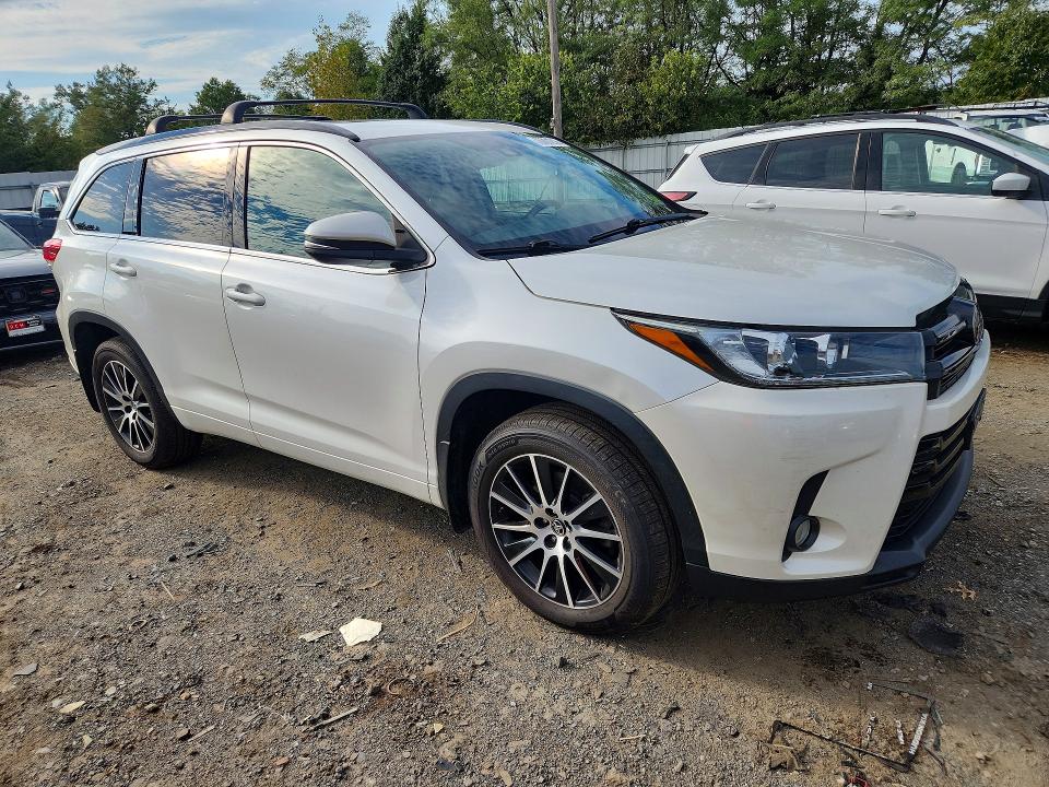 2017 Toyota Highlander მანქანა იყიდება აუქციონზე, vin: 5TDJZRFH5HS386239, აუქციონის ნომერი: 70701216