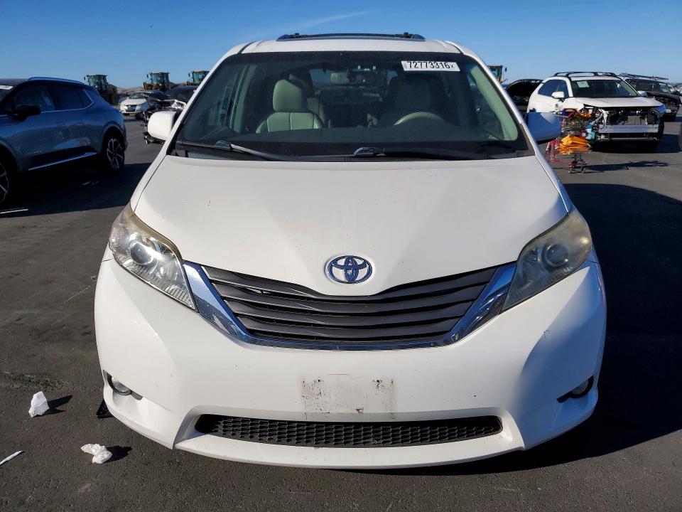 2011 Toyota Sienna მანქანა იყიდება აუქციონზე, vin: 5TDYK3DC5BS114899, აუქციონის ნომერი: 72773316