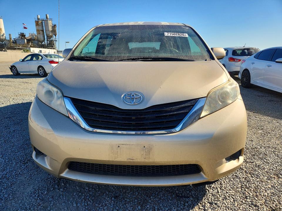 71502826 :رقم المزاد ، 5TDKK3DC8ES406895 vin ، 2014 Toyota Sienna مزاد بيع