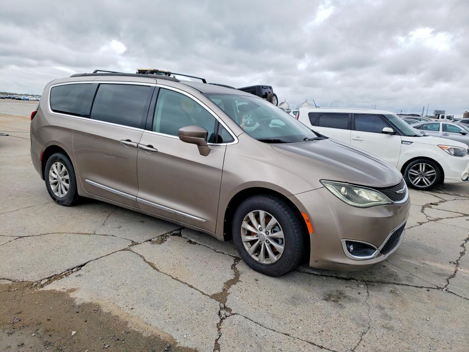 Продажа на аукционе авто 2017 Chrysler Pacifica, vin: 2C4RC1BG5HR569474, номер лота: 70603326