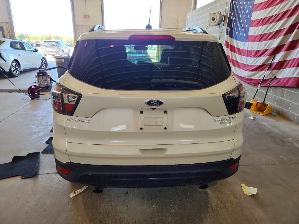2017 Ford Escape მანქანა იყიდება აუქციონზე, vin: 1FMCU0JD3HUA03963, აუქციონის ნომერი: 71854426