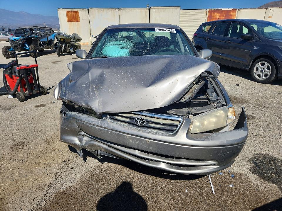 70952326 :رقم المزاد ، 4T1BG22K51U043284 vin ، 2001 Toyota Camry مزاد بيع