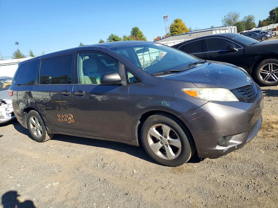 Продажа на аукционе авто 2015 Toyota Sienna, vin: 5TDZK3DC0FS596157, номер лота: 72033616
