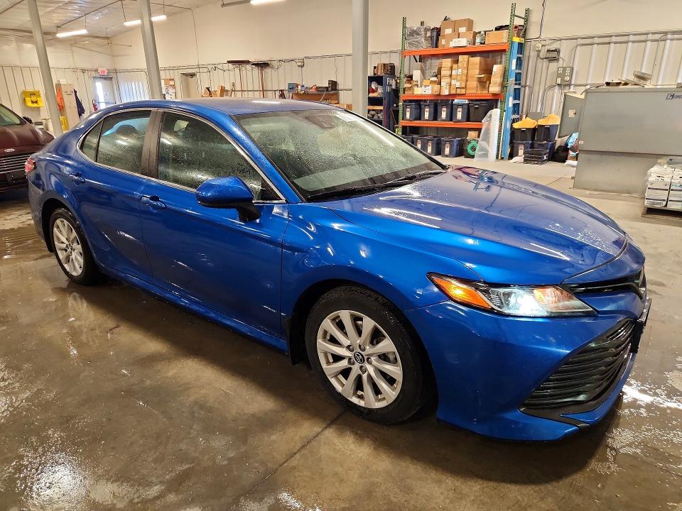 71379836 :رقم المزاد ، 4T1B11HK9KU279537 vin ، 2019 Toyota Camry مزاد بيع