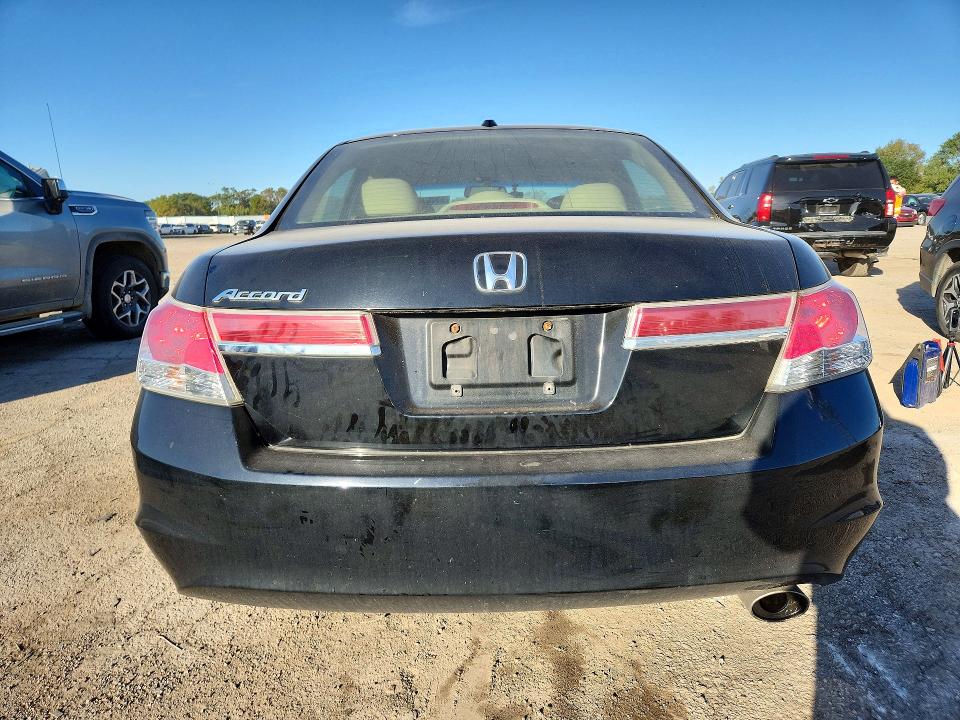 71950976 :رقم المزاد ، 1HGCP2F88BA152446 vin ، 2011 Honda Accord مزاد بيع