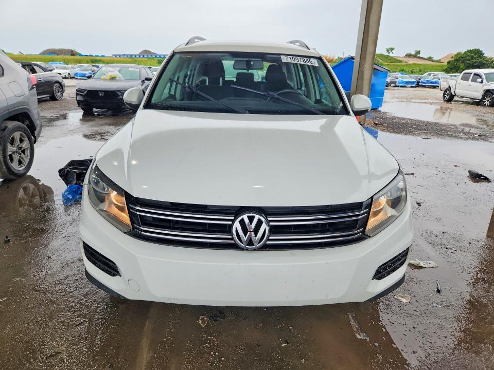 71097886 :رقم المزاد ، WVGBV7AX1FW102052 vin ، 2015 Volkswagen Tiguan مزاد بيع