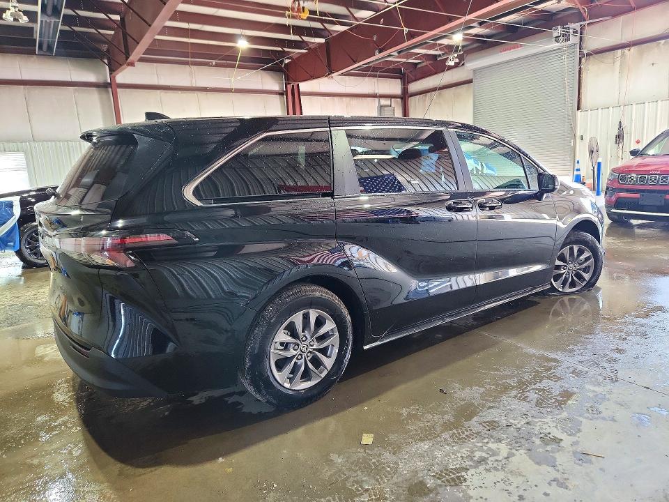 2026 Toyota Sienna მანქანა იყიდება აუქციონზე, vin: 5TDKRKEC8TS305700, აუქციონის ნომერი: 72007856