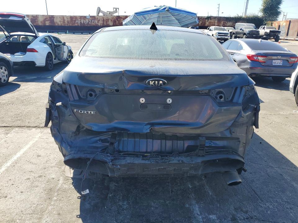 2019 Kia Forte მანქანა იყიდება აუქციონზე, vin: 3KPF24AD5KE138933, აუქციონის ნომერი: 72430256