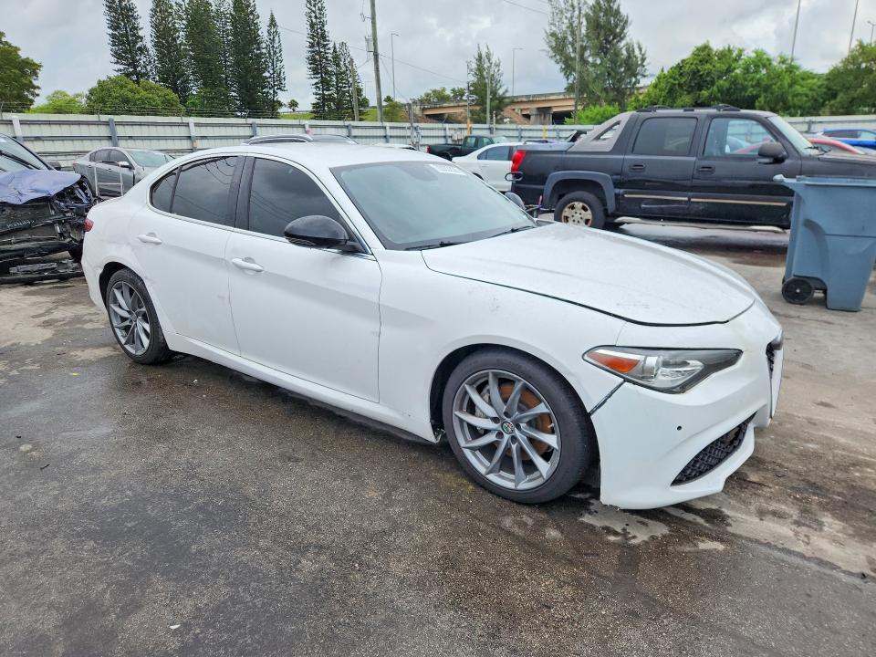 2017 Alfa Romeo Giulia მანქანა იყიდება აუქციონზე, vin: ZARFAEBN8H7555123, აუქციონის ნომერი: 70003836
