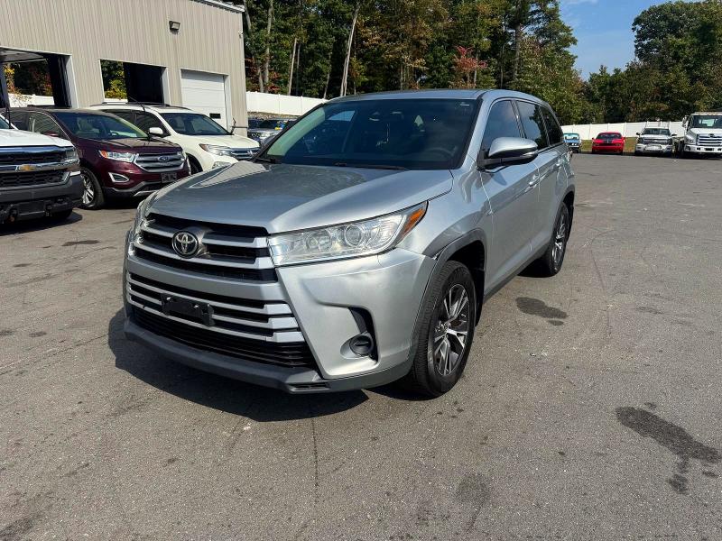 71778236 :رقم المزاد ، 5TDBZRFH9KS743949 vin ، 2019 Toyota Highlander مزاد بيع