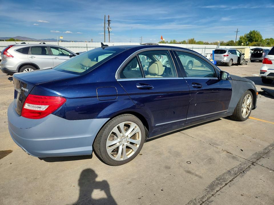 2013 Mercedes-benz C მანქანა იყიდება აუქციონზე, vin: WDDGF8AB4DR245046, აუქციონის ნომერი: 71754146