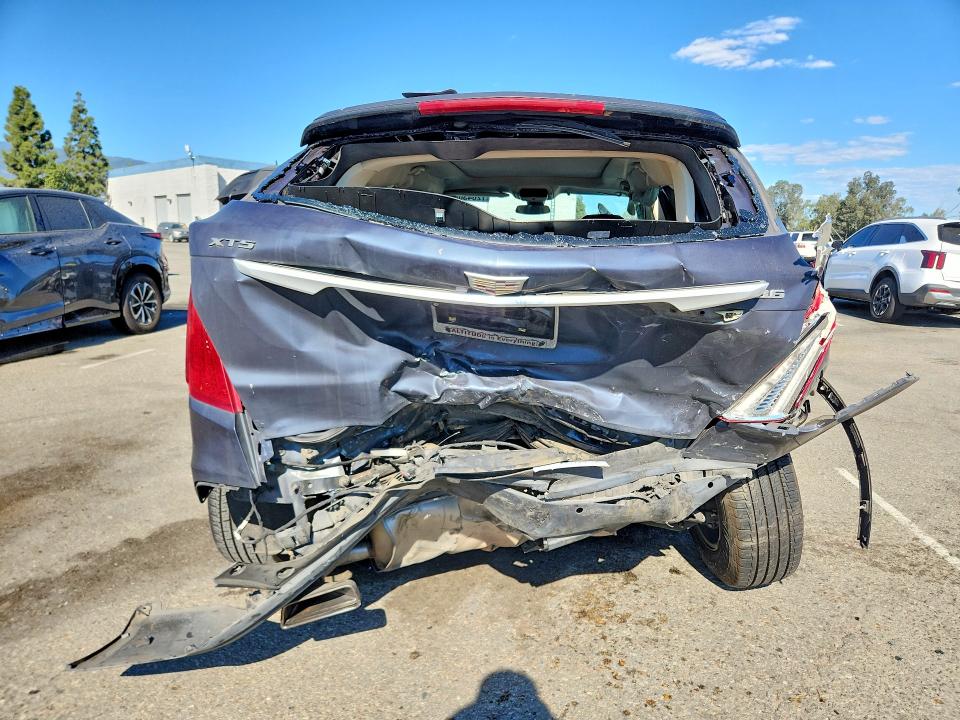 72043086 :رقم المزاد ، 1GYKNCRS2KZ158073 vin ، 2019 Cadillac Xt5 مزاد بيع