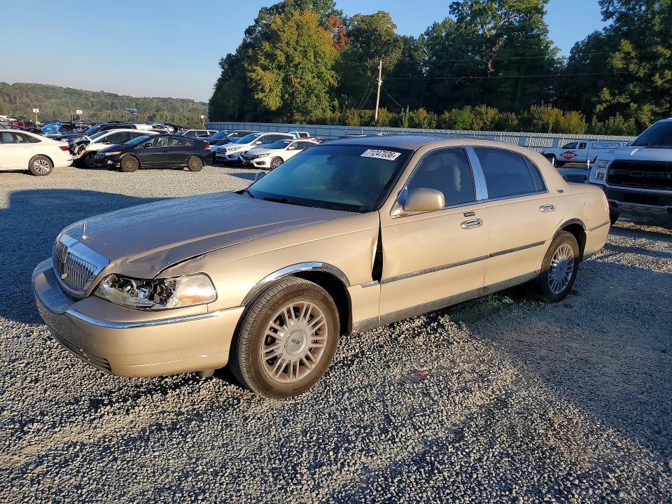 Продажа на аукционе авто 2008 Lincoln Town Car, vin: 2LNHM82W98X658738, номер лота: 71247036