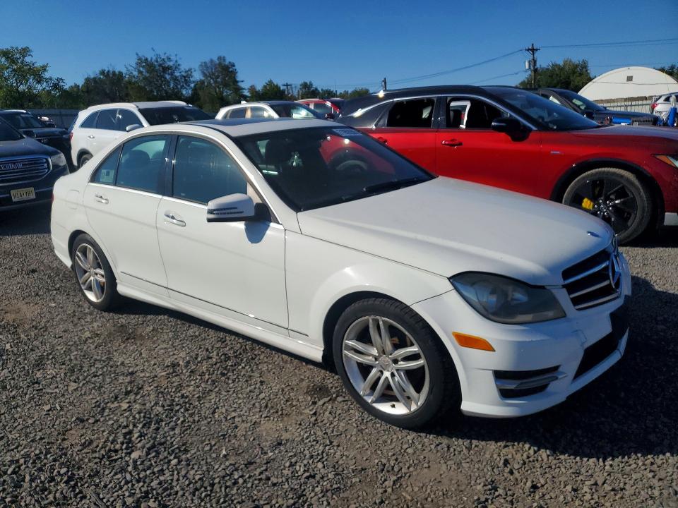 Продажа на аукционе авто 2014 Mercedes-benz C, vin: WDDGF4HB0EA932488, номер лота: 71959286