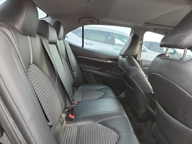 71075096 :رقم المزاد ، 4T1B11HK6JU592446 vin ، 2018 Toyota Camry مزاد بيع