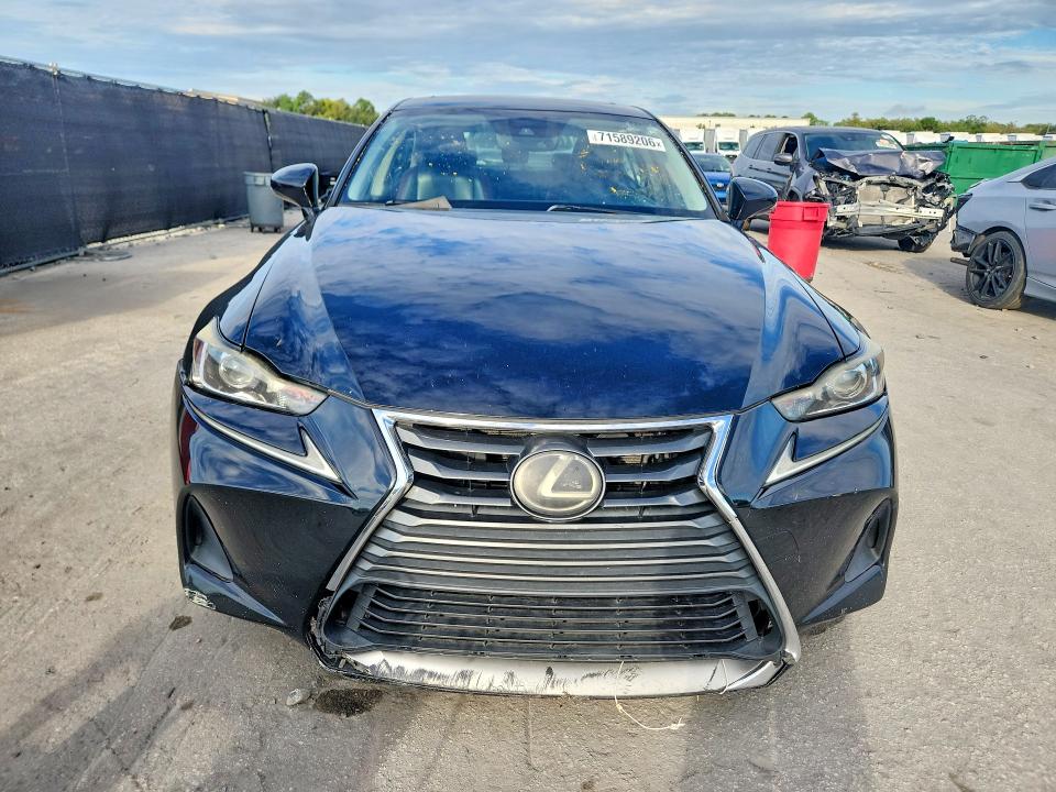 71589206 :رقم المزاد ، JTHBA1D2XJ5063262 vin ، 2018 Lexus Is مزاد بيع