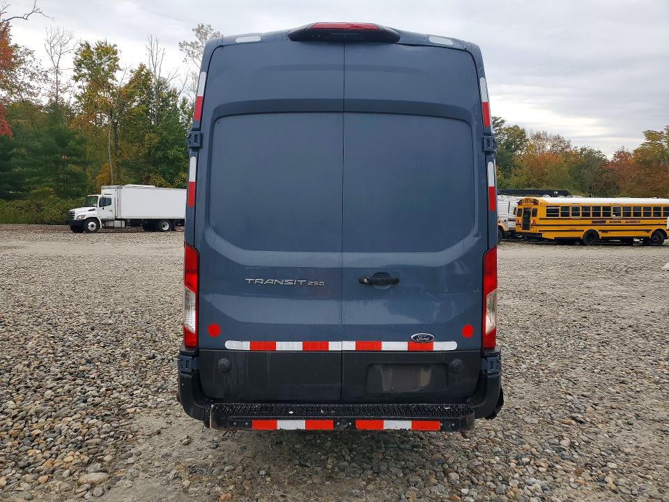 65045806 :رقم المزاد ، 1FTBR3X87LKB28191 vin ، 2020 Ford Transit 250 مزاد بيع