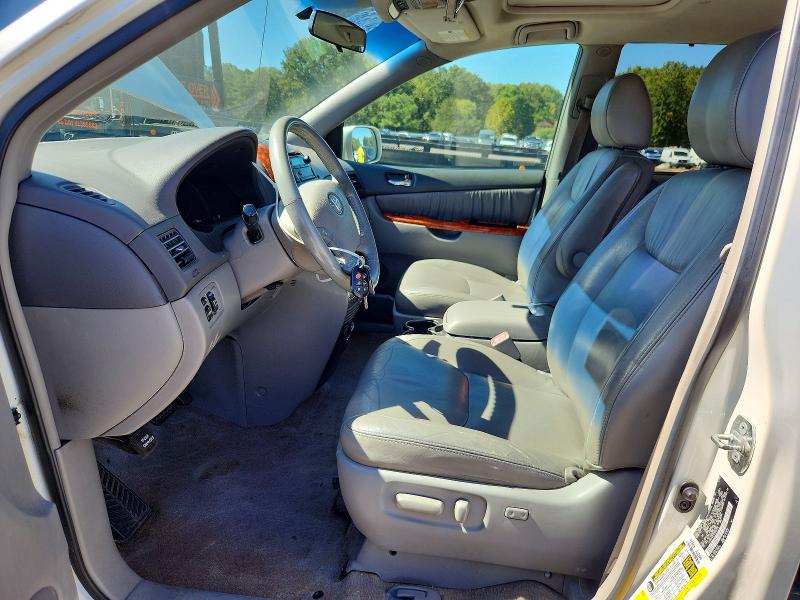 71428226 :رقم المزاد ، 5TDYK4CC4AS302724 vin ، 2010 Toyota Sienna مزاد بيع