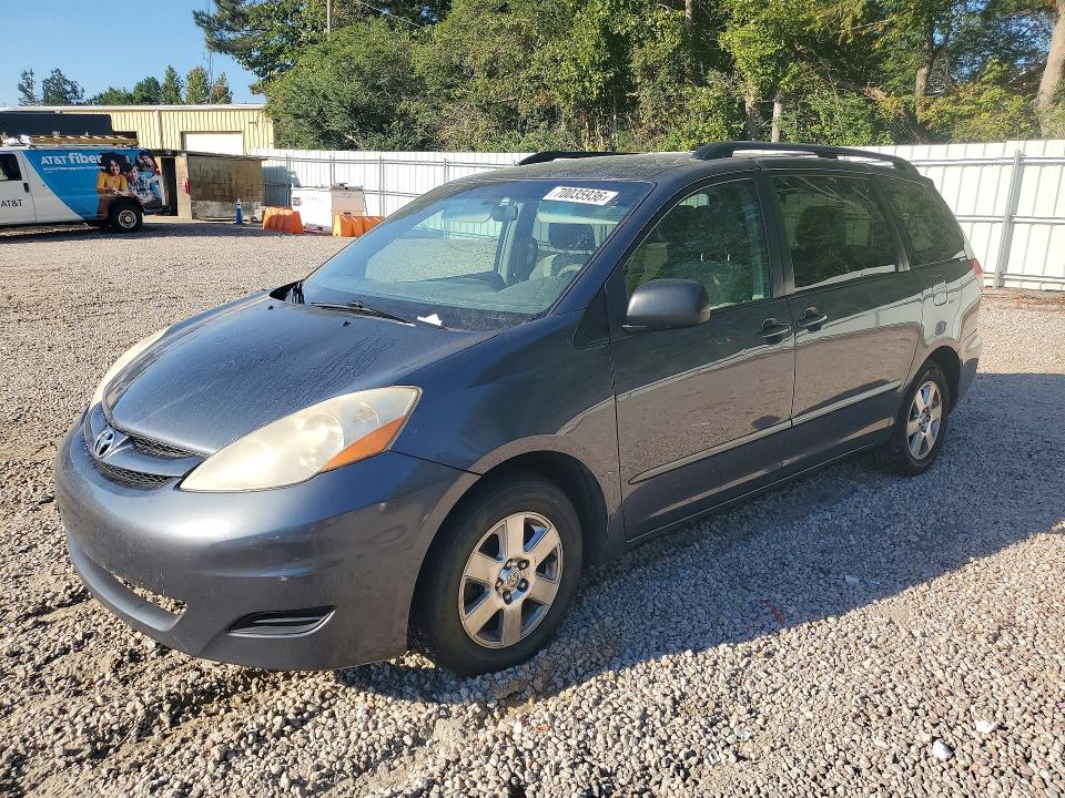 Продажа на аукционе авто 2010 Toyota Sienna, vin: 5TDKK4CC6AS323760, номер лота: 70035936