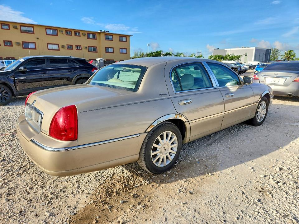 70602266 :رقم المزاد ، 1LNHM81W26Y644422 vin ، 2006 Lincoln Town Car مزاد بيع