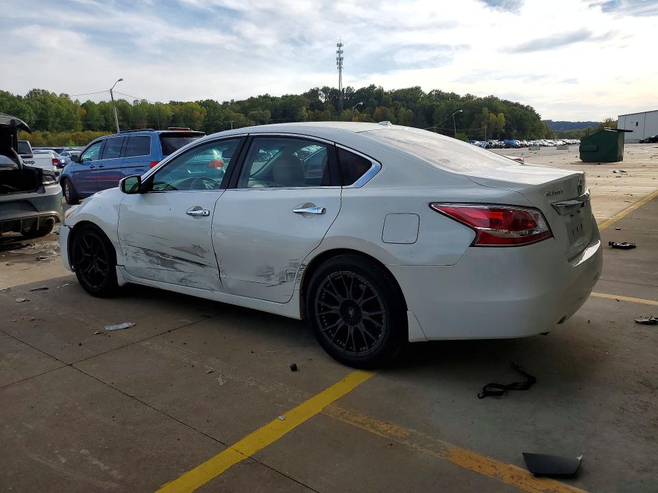 2015 Nissan Altima მანქანა იყიდება აუქციონზე, vin: 1N4AL3AP6FN350520, აუქციონის ნომერი: 72220046