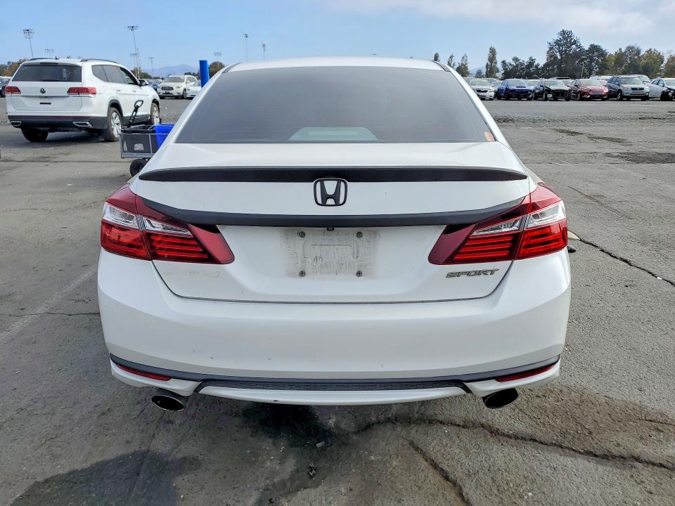 71203966 :رقم المزاد ، 1HGCR2F54HA192838 vin ، 2017 Honda Accord مزاد بيع