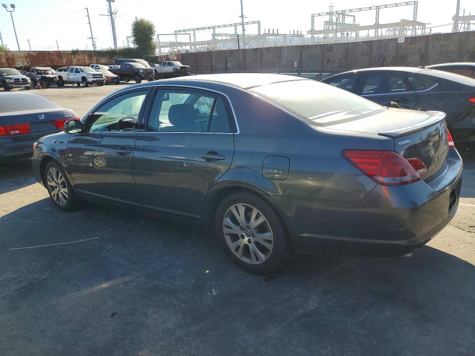 71670256 :رقم المزاد ، 4T1BK36B78U259565 vin ، 2008 Toyota Avalon مزاد بيع