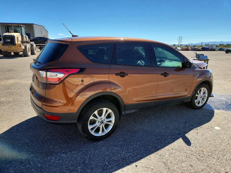 2017 Ford Escape მანქანა იყიდება აუქციონზე, vin: 1FMCU0F73HUB60511, აუქციონის ნომერი: 70374396