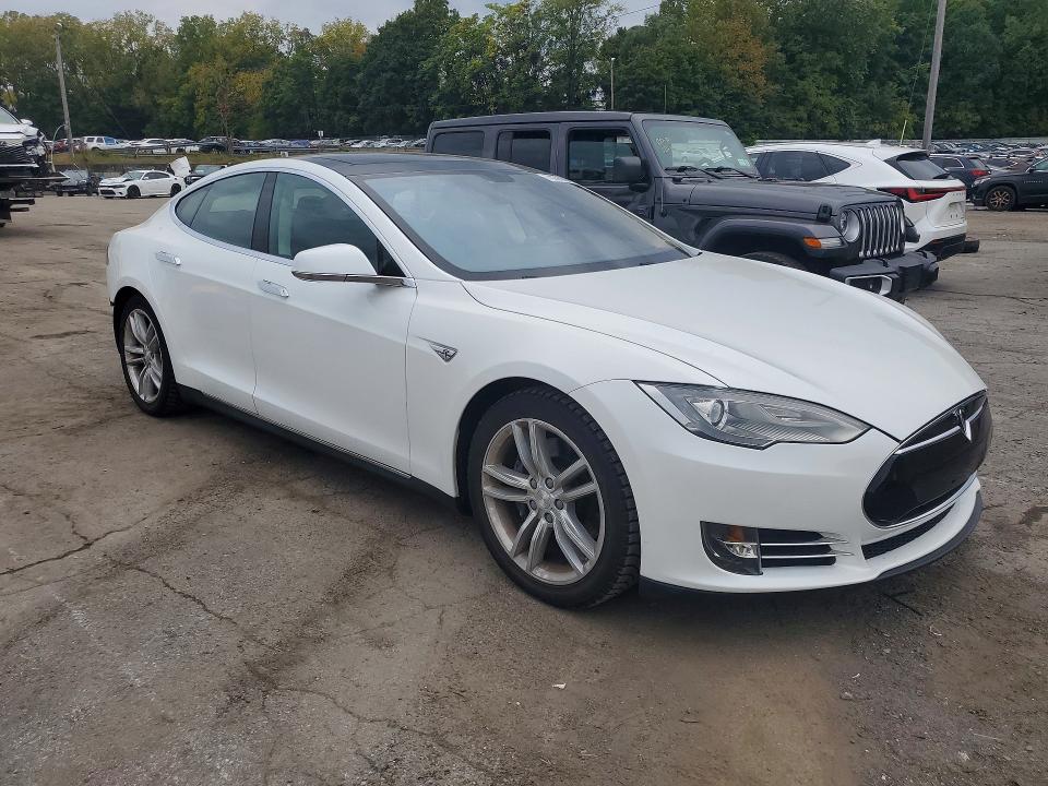 2013 Tesla Model S მანქანა იყიდება აუქციონზე, vin: 5YJSA1DP0DFP17508, აუქციონის ნომერი: 70876146