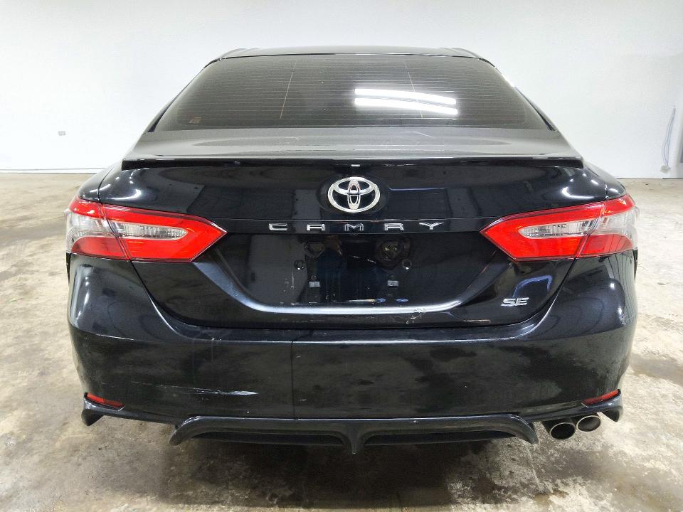 71647336 :رقم المزاد ، JTNB11HK7J3021277 vin ، 2018 Toyota Camry مزاد بيع