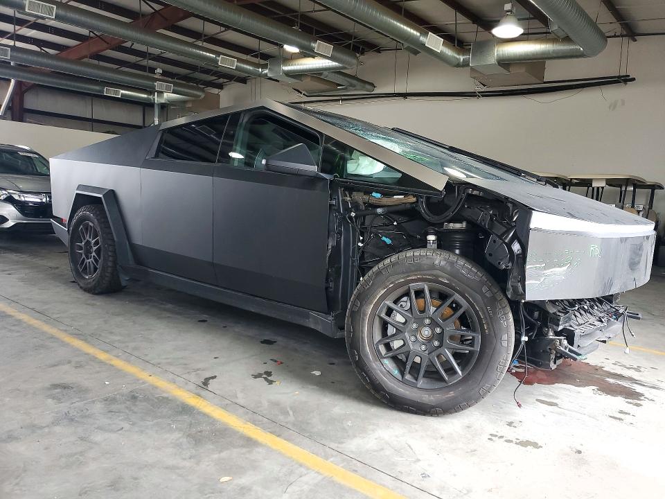 Продажа на аукционе авто 2025 Tesla Cybertruck, vin: 7G2CEHED2SA074401, номер лота: 72402236