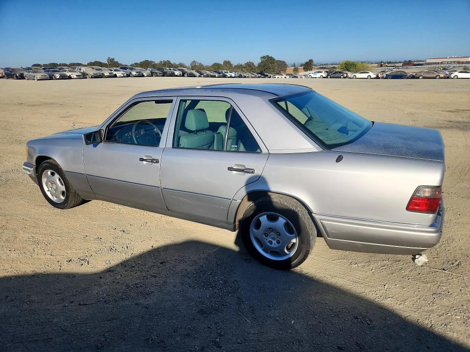 73358216 :رقم المزاد ، WDBEA32E6SC229442 vin ، 1995 Mercedes-benz E مزاد بيع