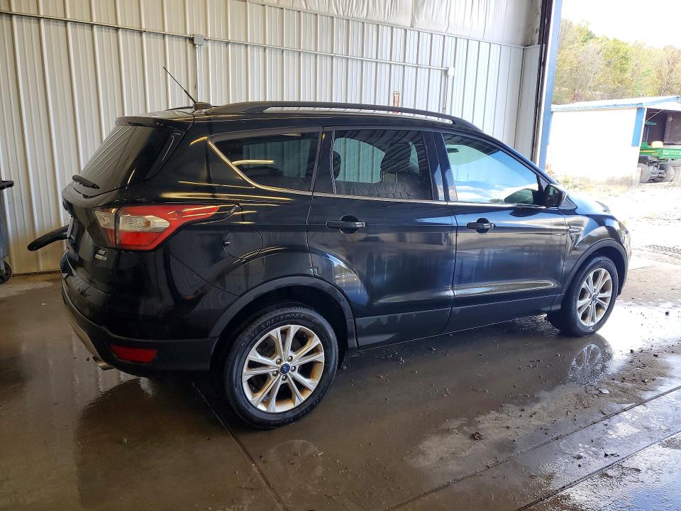 70946466 :رقم المزاد ، 1FMCU9GD7JUC46094 vin ، 2018 Ford Escape مزاد بيع