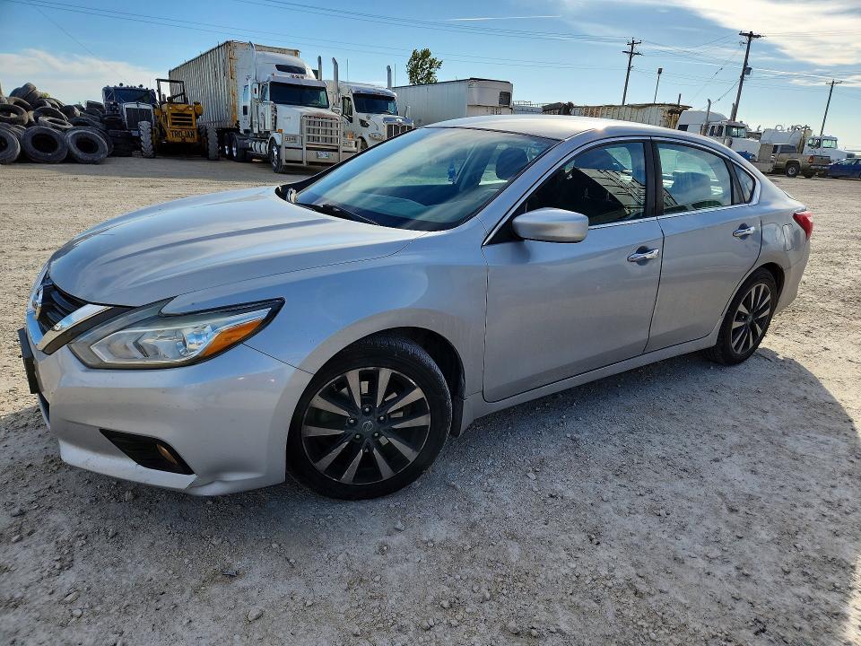 Продаж на аукціоні авто 2017 Nissan Altima, vin: 1N4AL3AP4HN343746, номер лоту: 72005236