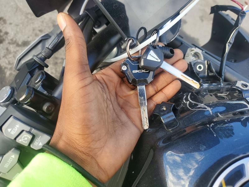 72779796 :رقم المزاد ، ML5ZRDS17SDA00516 vin ، 2025 Kawasaki Zr900 مزاد بيع
