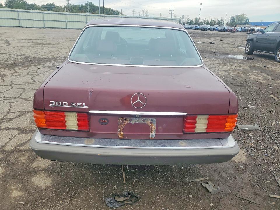 70569816 :رقم المزاد ، WDBCA25D7JA395872 vin ، 1988 Mercedes-benz 300 مزاد بيع