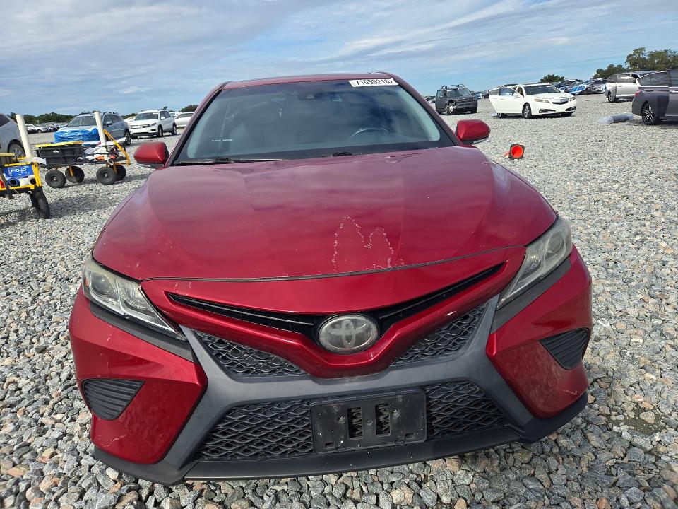 2018 Toyota Camry მანქანა იყიდება აუქციონზე, vin: 4T1B11HKXJU611077, აუქციონის ნომერი: 71059216