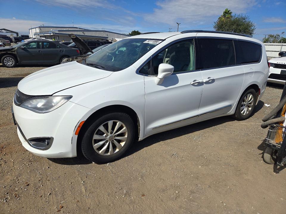 Продажа на аукционе авто 2019 Chrysler Pacifica, vin: 2C4RC1BG9KR548263, номер лота: 74111066