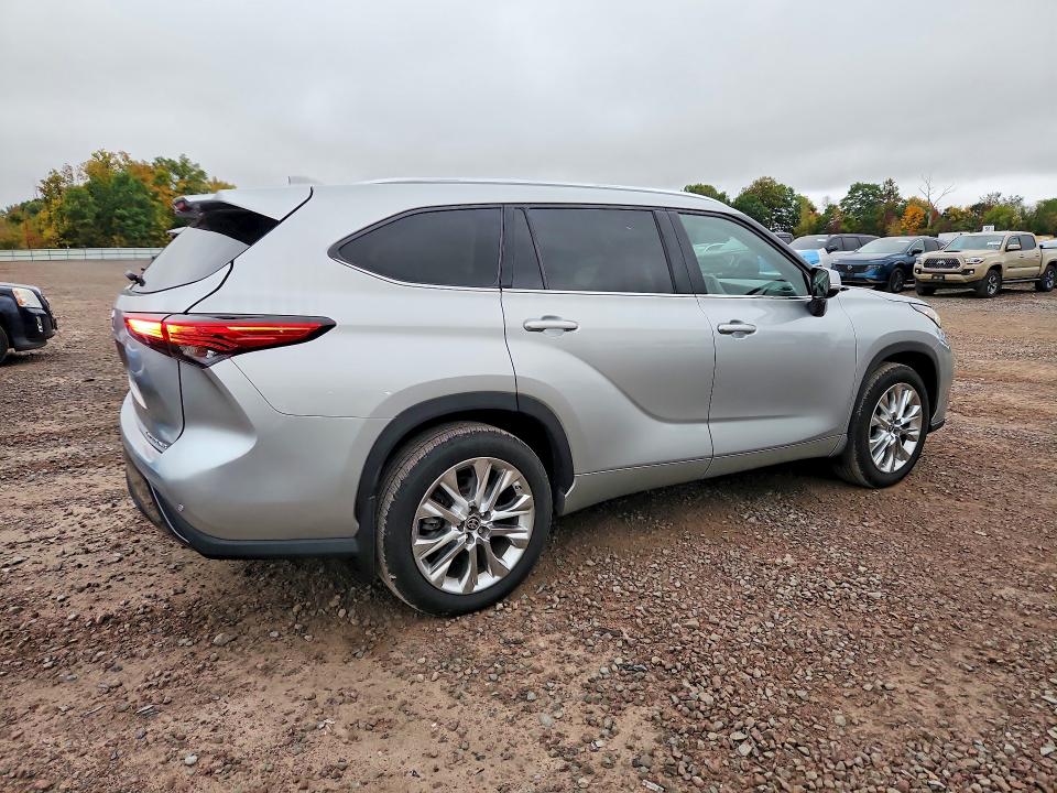2021 Toyota Highlander მანქანა იყიდება აუქციონზე, vin: 5TDDZRBH7MS540219, აუქციონის ნომერი: 71615806