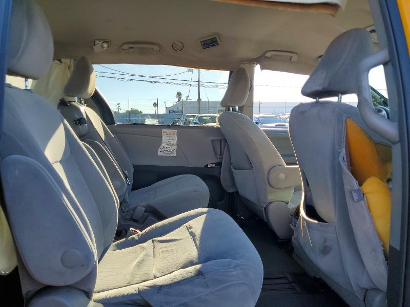 72241686 :رقم المزاد ، 5TDKZ3DCXHS804240 vin ، 2017 Toyota Sienna مزاد بيع