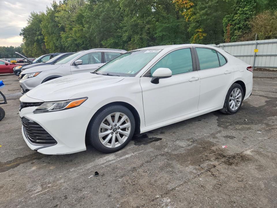 Продаж на аукціоні авто 2018 Toyota Camry, vin: 4T1B11HK8JU570870, номер лоту: 71402166